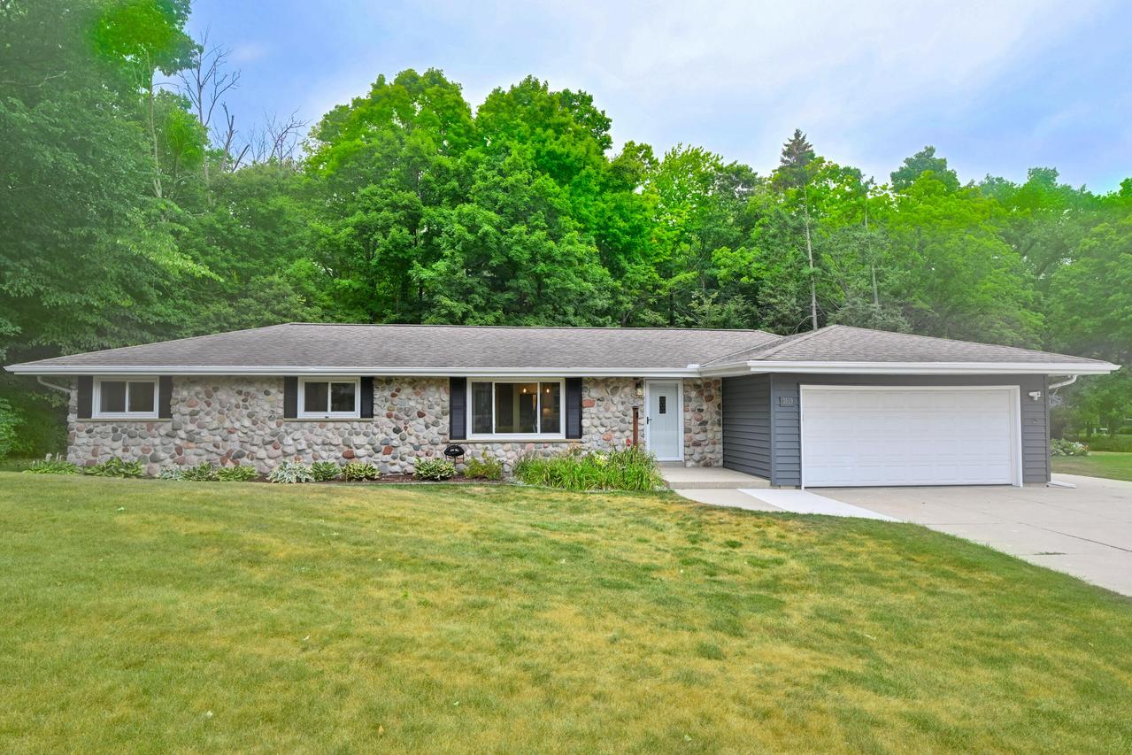 3059 S 149th St, New Berlin, WI 53151
