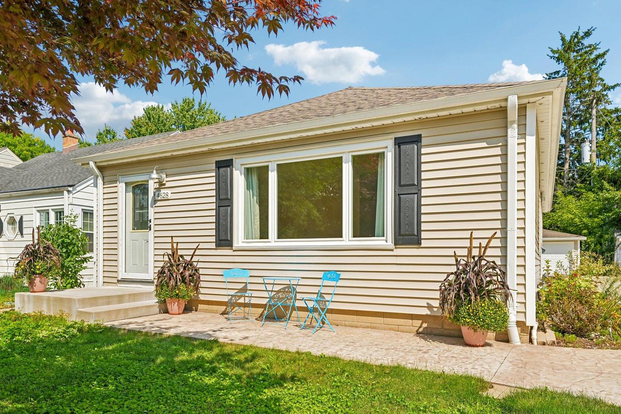 4628 N Hollywood Ave, Whitefish Bay, WI 53211