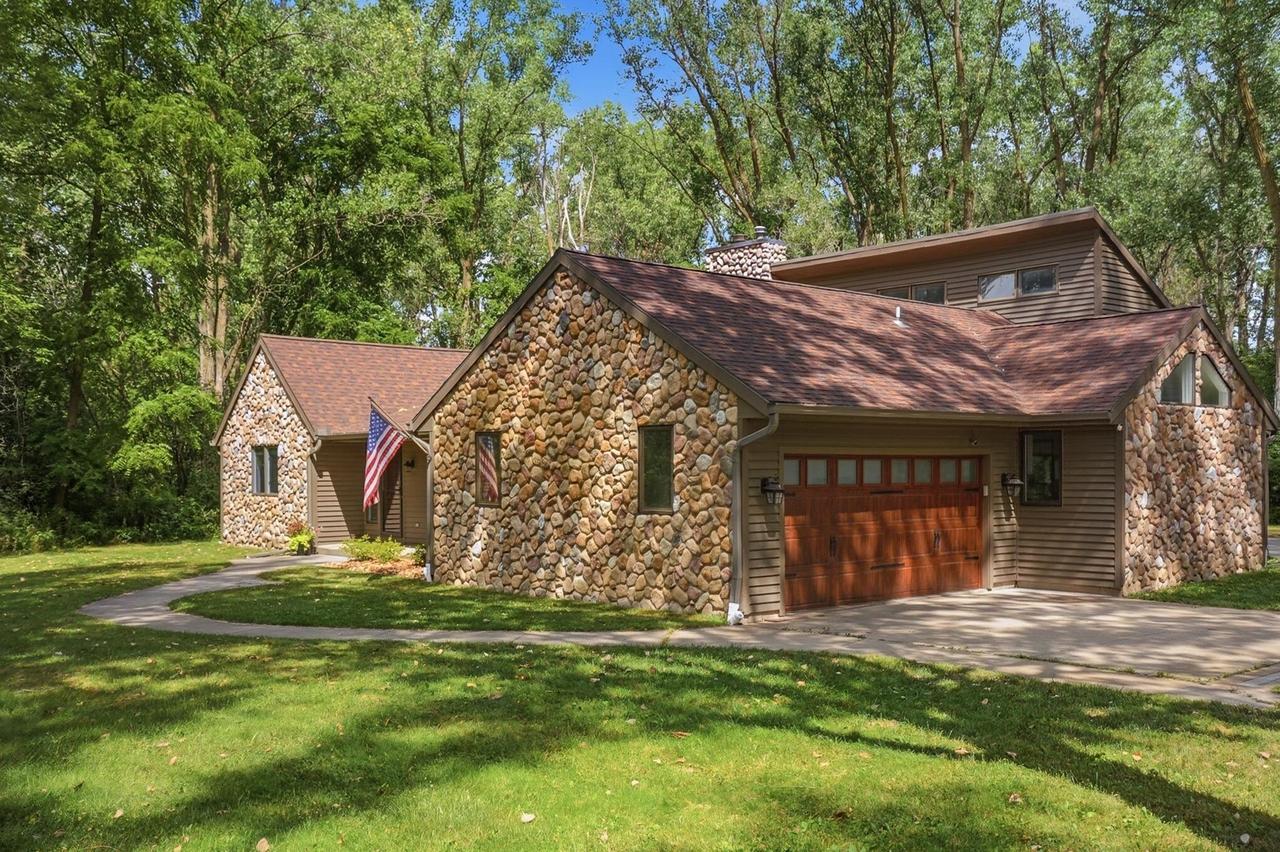 19800 W Briar Ridge, Brookfield, WI 53045