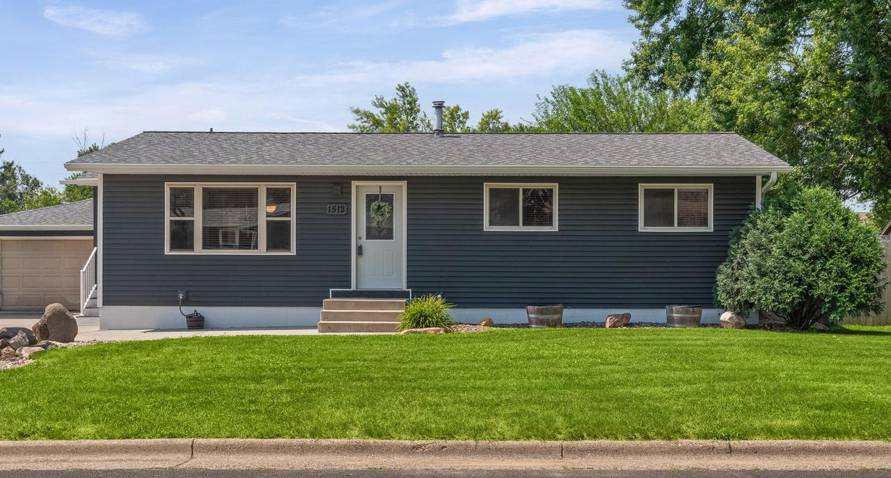 1512 Cliffview Dr, Holmen, WI 54636
