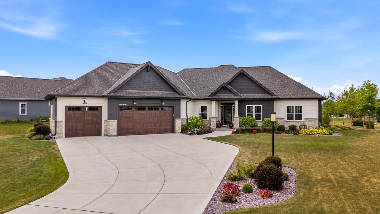 W198N4971 Hickory St, Menomonee Falls, WI 53051