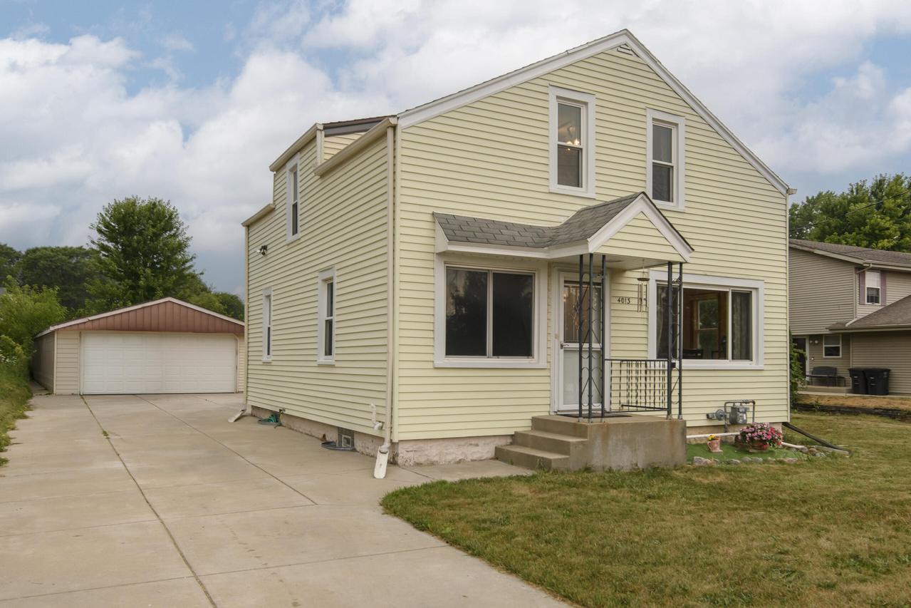 4013 S 40th St, Greenfield, WI 53221