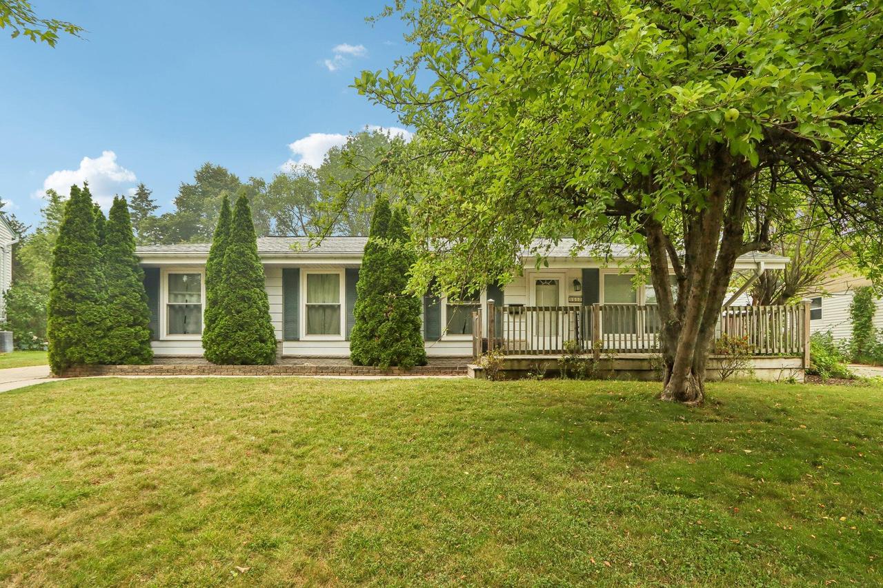 1517 Meadow Ct, Port Washington, WI 53074