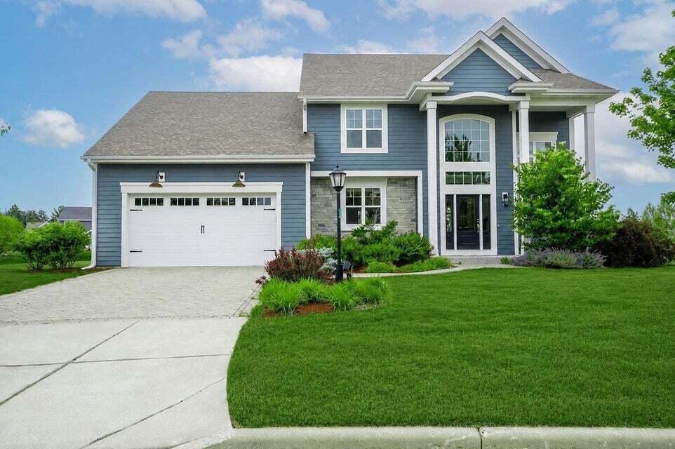 3122 Mendota Ct, Summit, WI 53066
