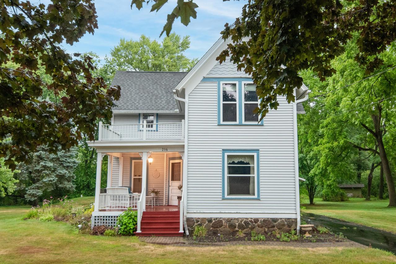 216 W Main St, Wales, WI 53183