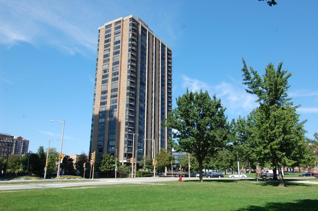 929 N Astor St #203, Milwaukee, WI 53202