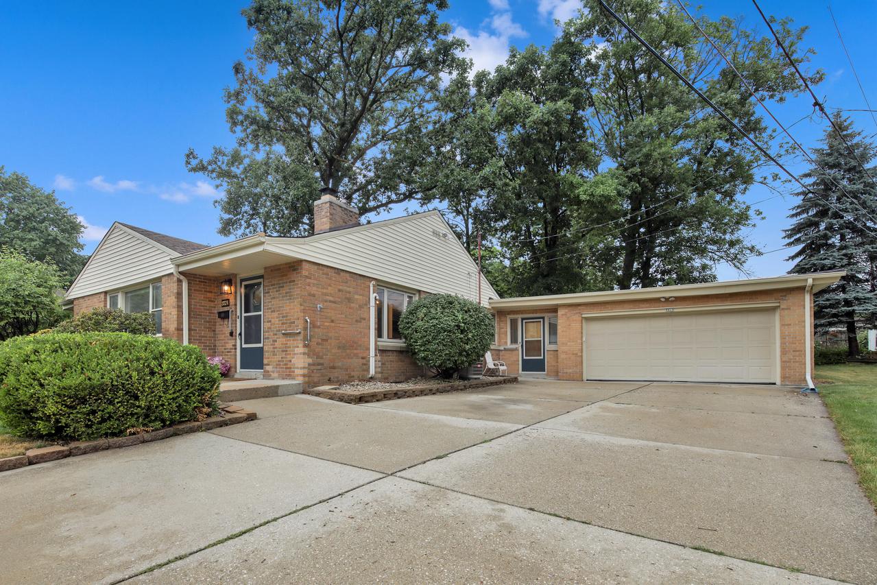 8824 W Harrison Ave, West Allis, WI 53227