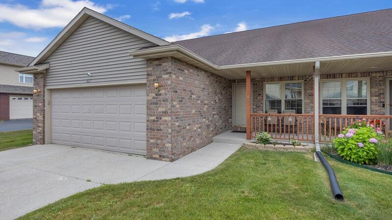 1031 Covington Dr, Sheboygan Falls, WI 53085