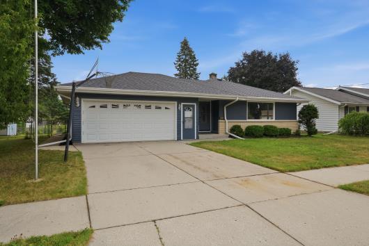 1661 Laurel St, Manitowoc, WI 54220