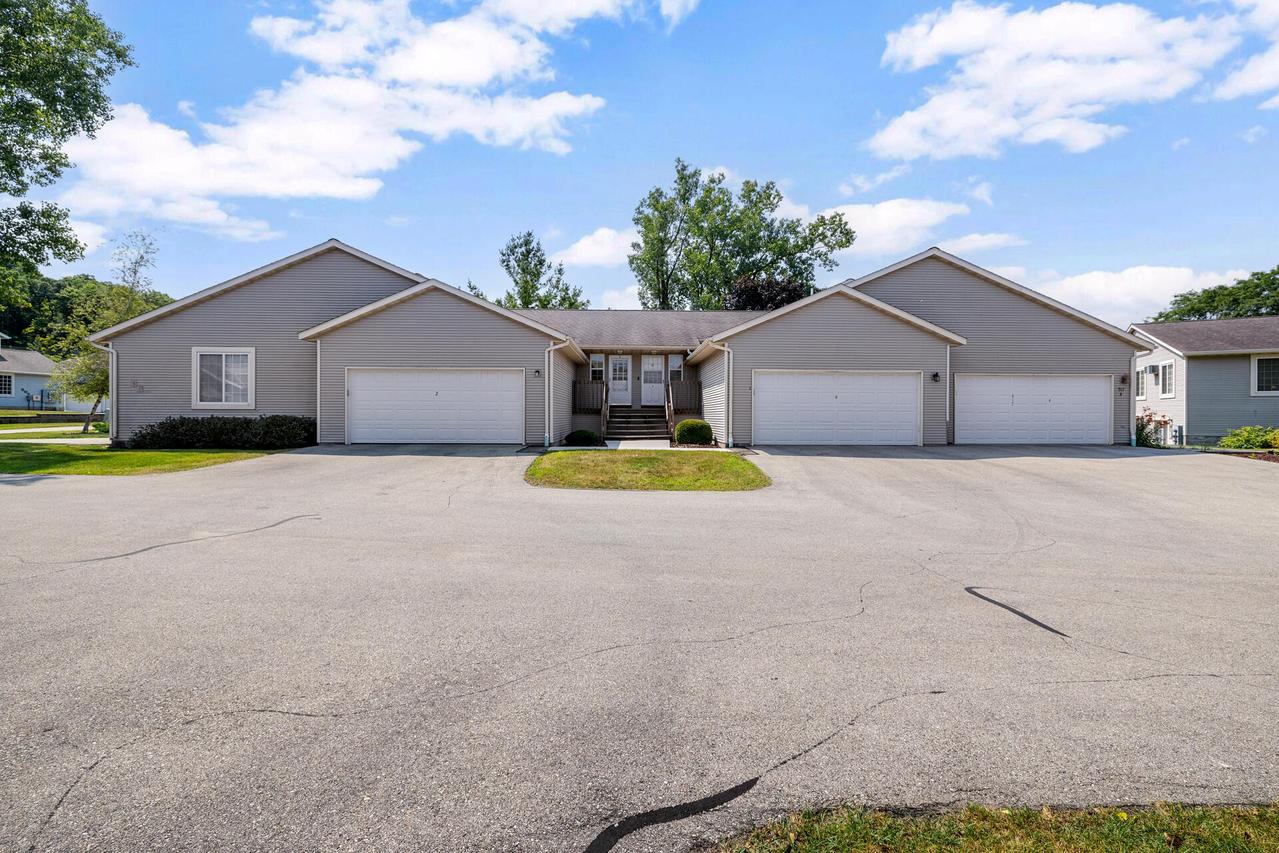517 Slinger Rd #J-2, Slinger, WI 53086