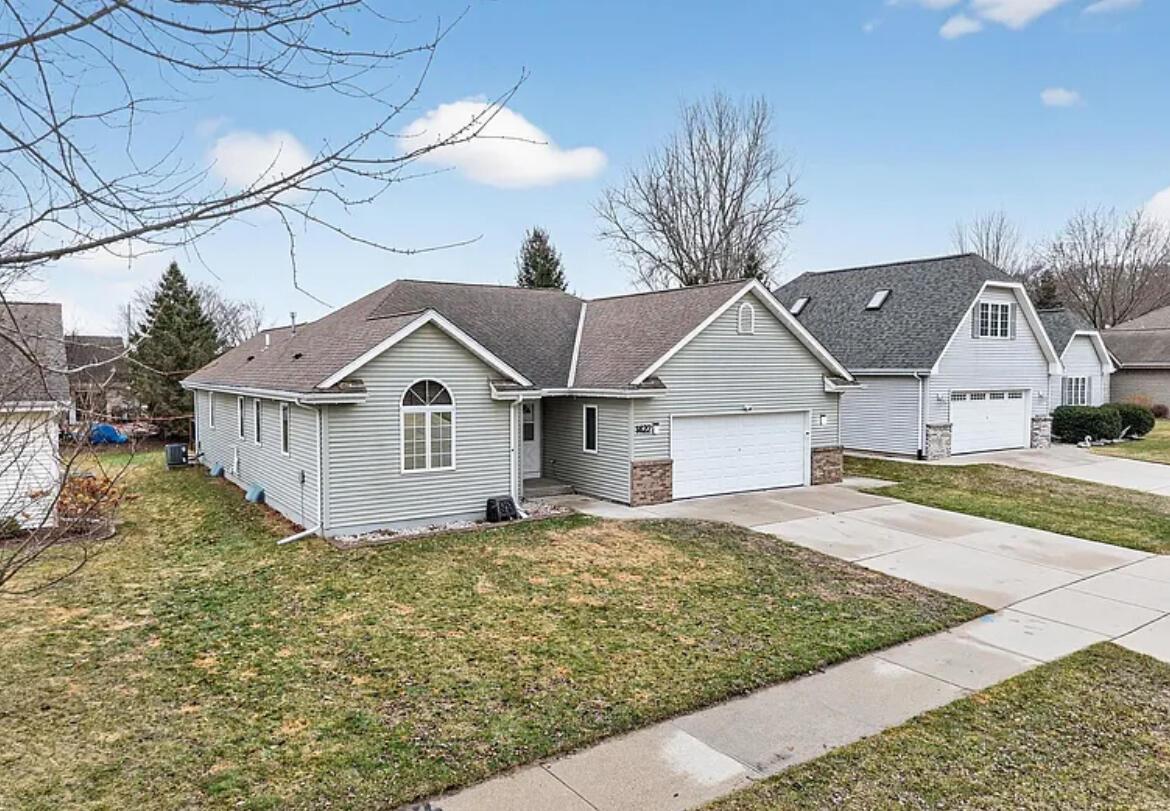 1422 Goldenrod Cir, West Bend, WI 53095