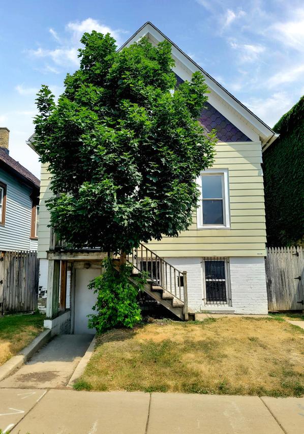 2116 S 13th St, Milwaukee, WI 53215