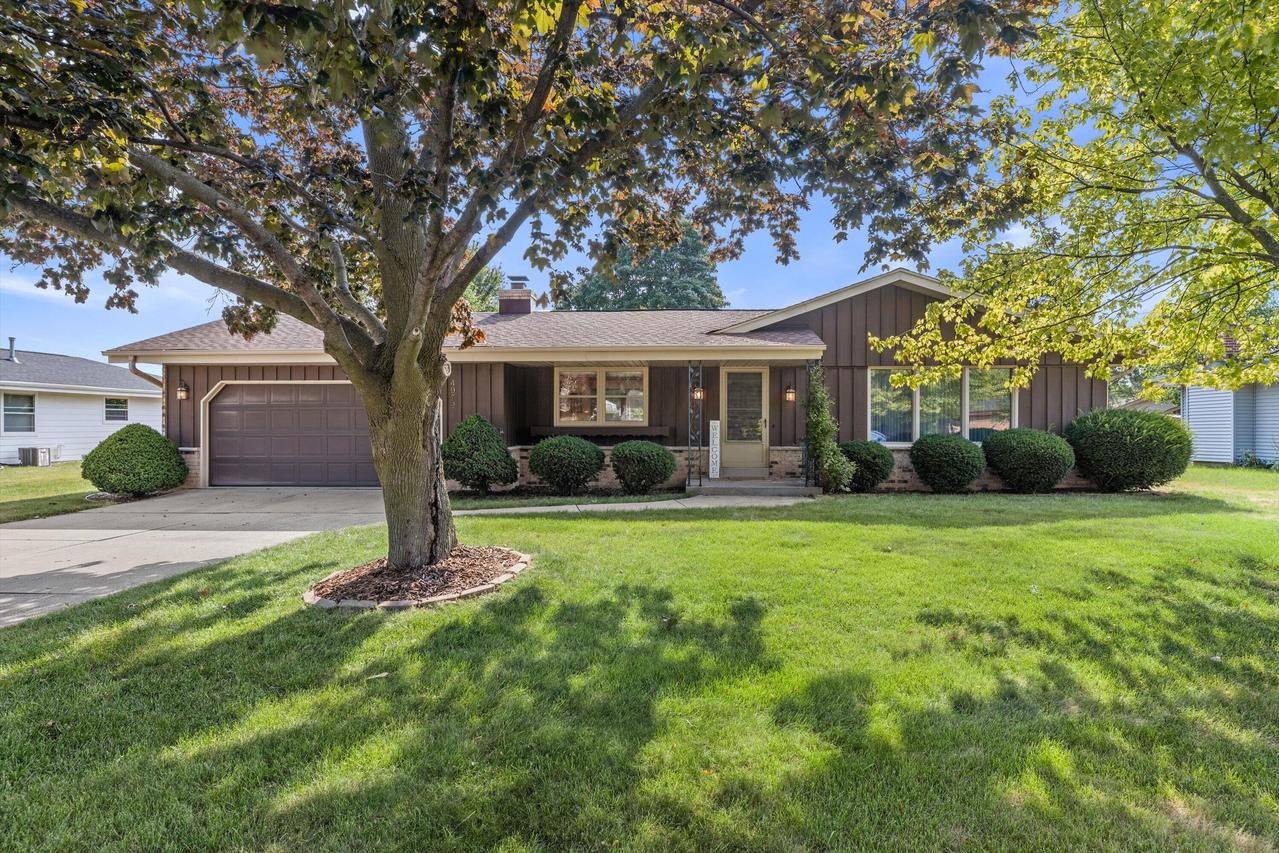 4972 S 65th St, Greenfield, WI 53220