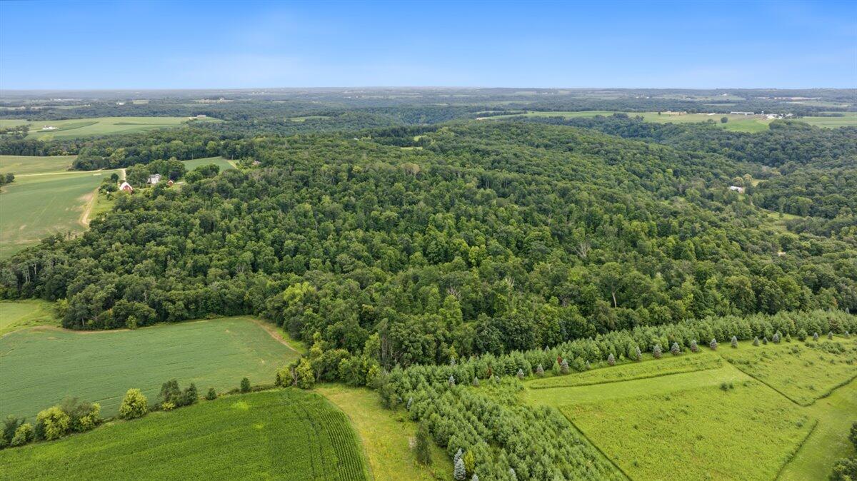 7534 E Hinkst Hollow, Franklin, WI 54665