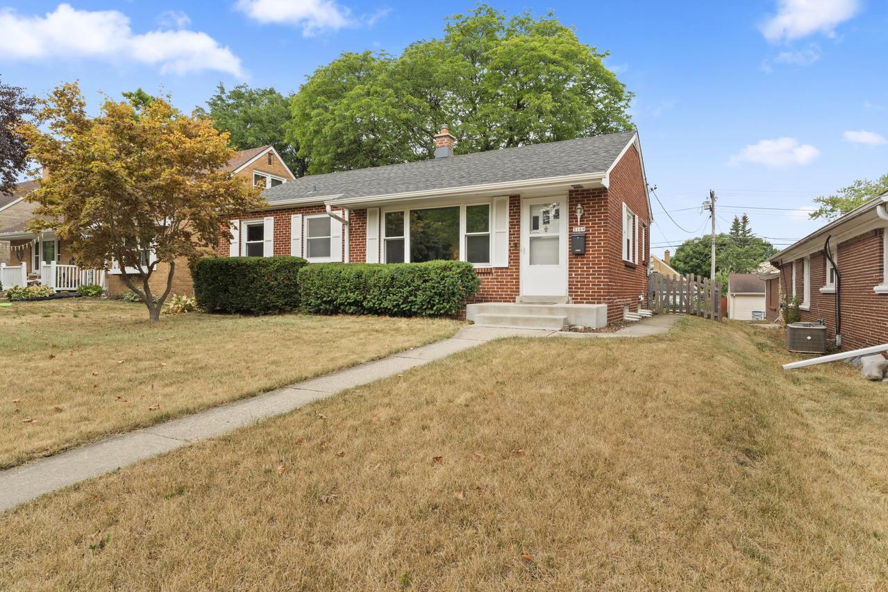 3169 N 93rd St, Milwaukee, WI 53222