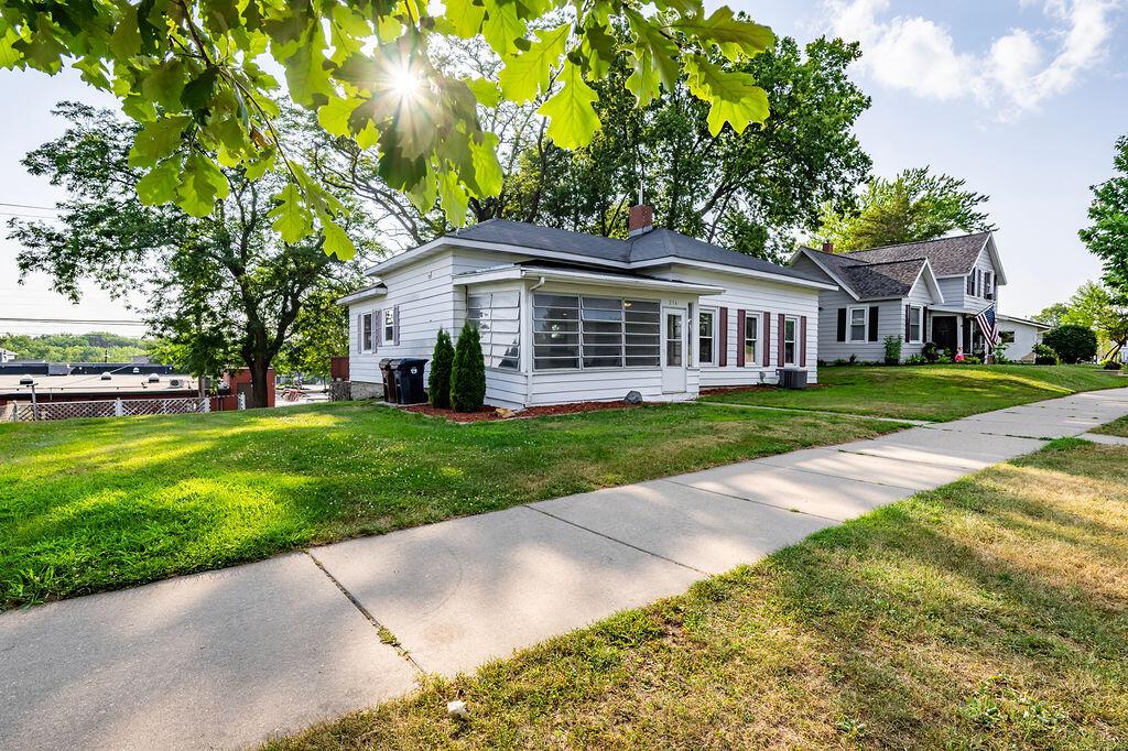 216 3rd Ave, Onalaska, WI 54650