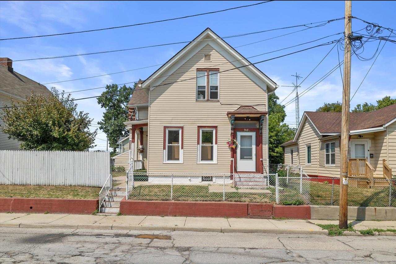 918 Peck Ave, Racine, WI 53404