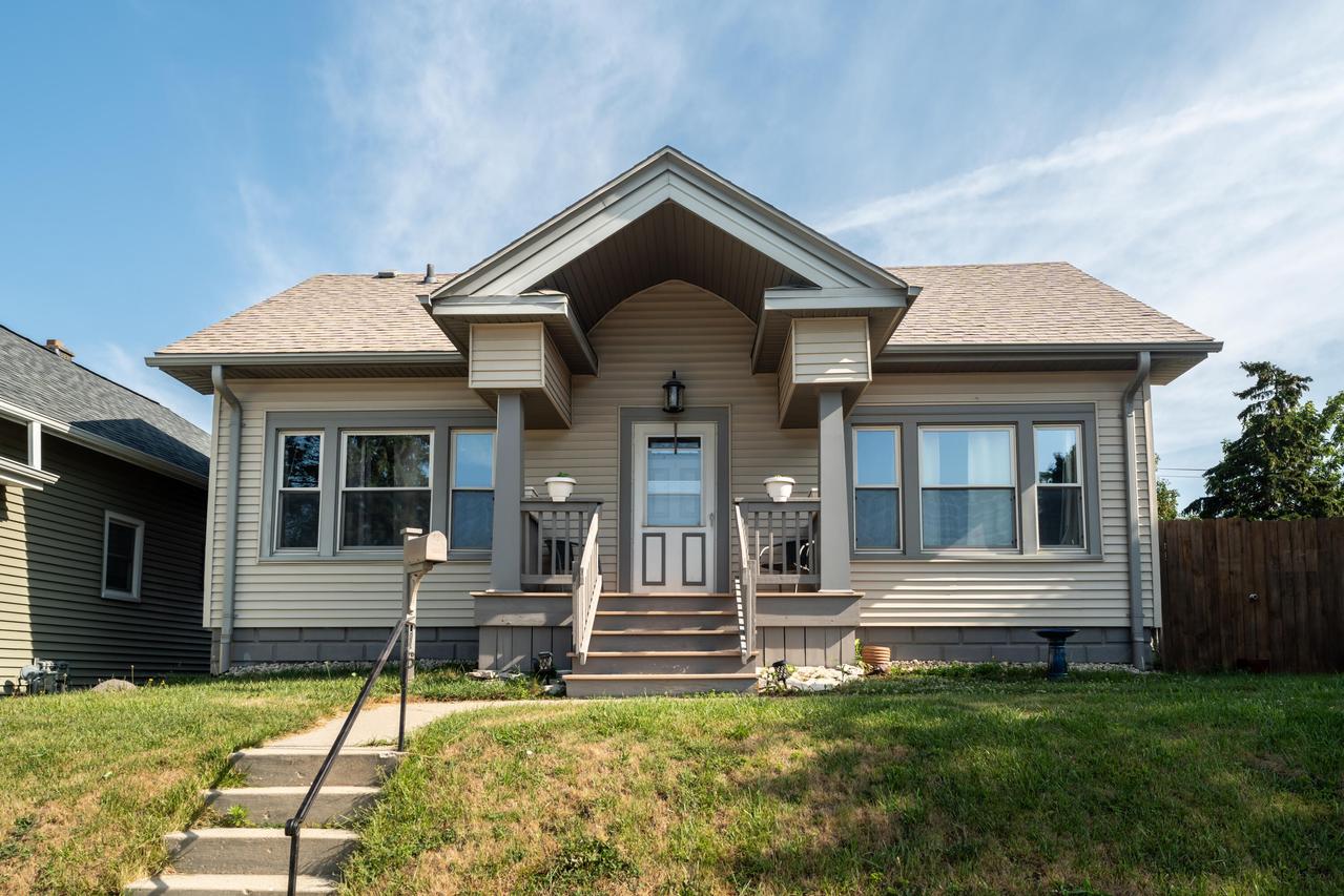 516 Marquette Ave, South Milwaukee, WI 53172