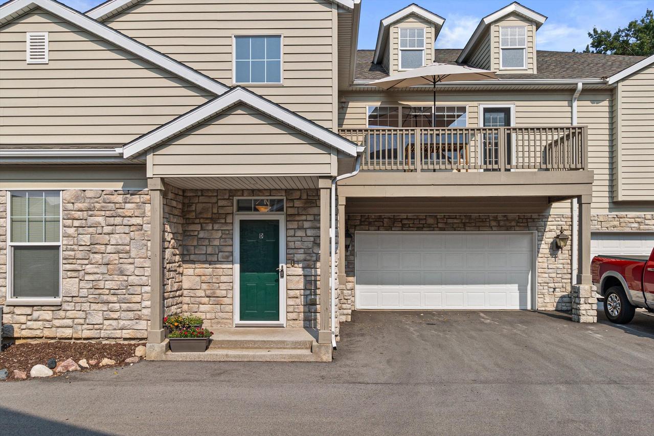 N16W26401 Meadowgrass Cir #D, Pewaukee, WI 53072