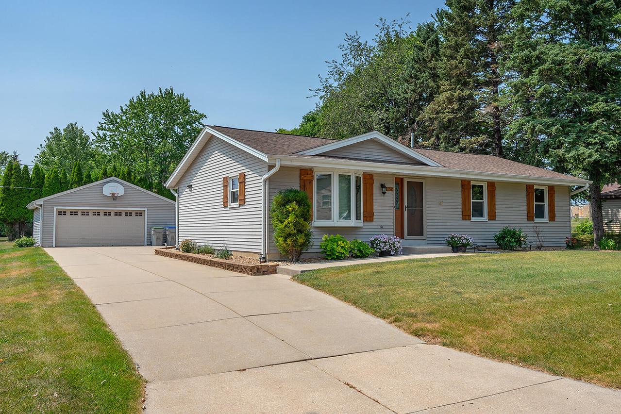 5859 N 119th St, Milwaukee, WI 53225