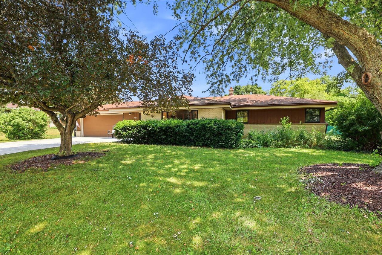 4938 S 69th St, Greenfield, WI 53220