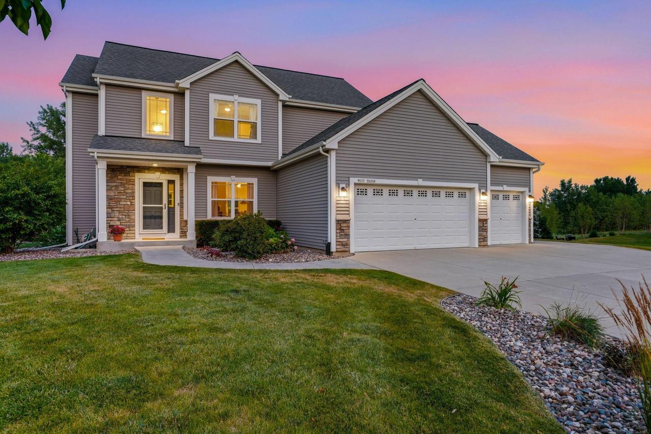 W229N4340 Baker Ct, Pewaukee, WI 53072