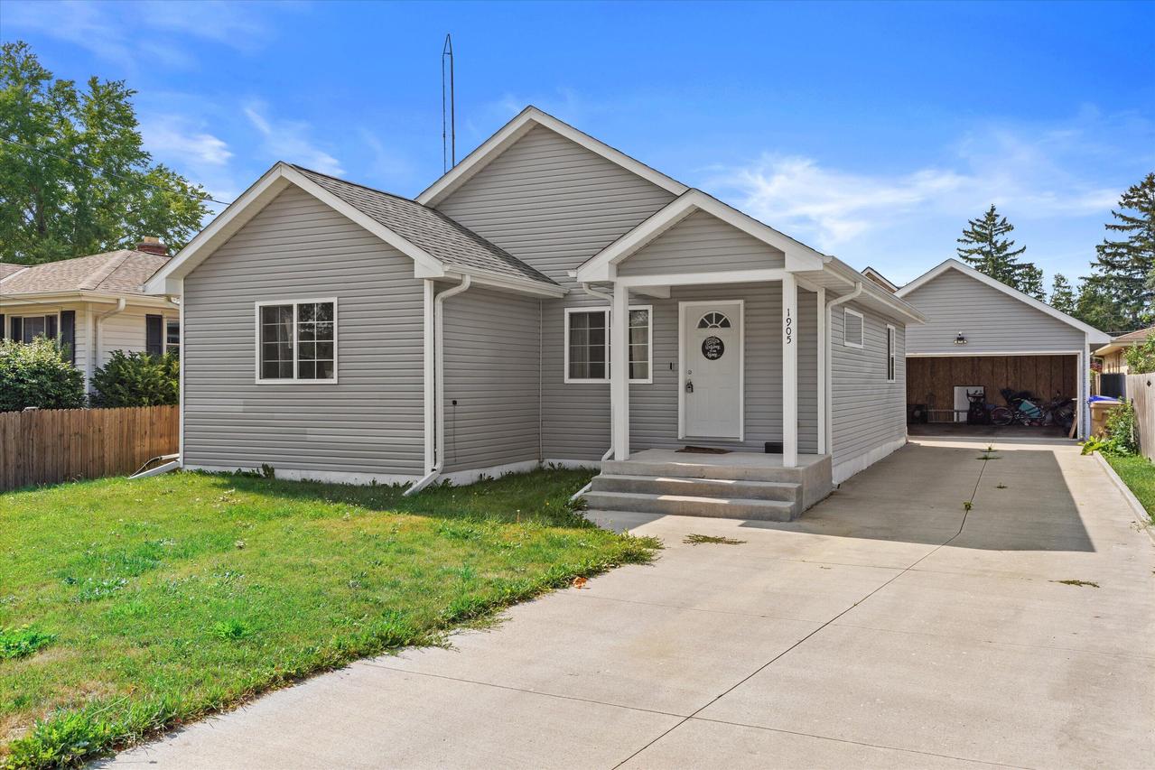 1905 34th St, Kenosha, WI 53140