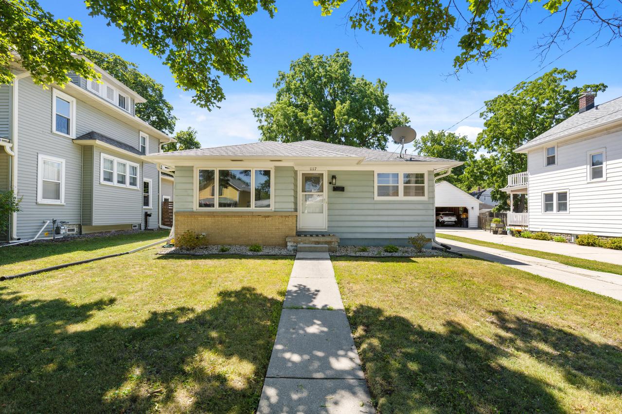 1117 Ellis St, Waukesha, WI 53186
