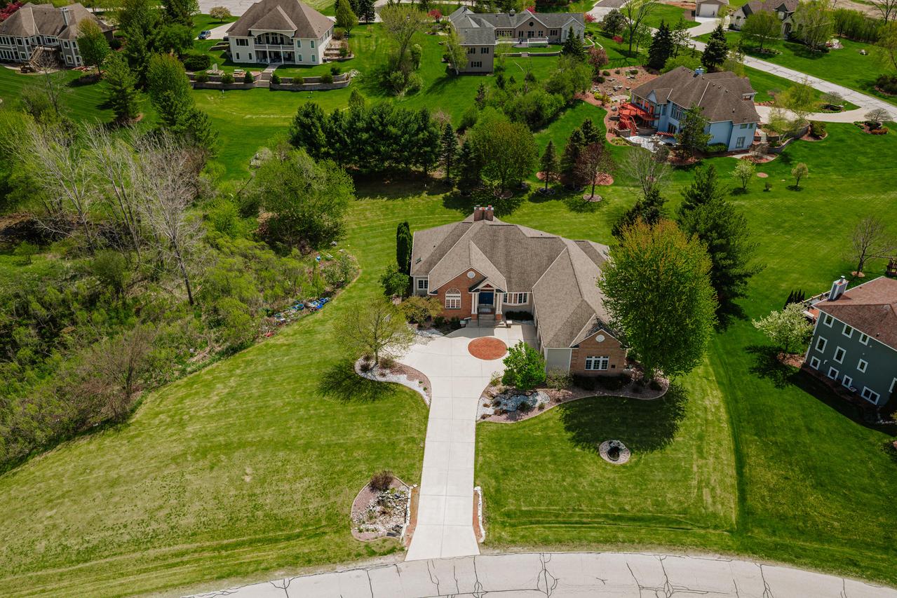 W251S5204 Poppy Fields, Waukesha, WI 53189