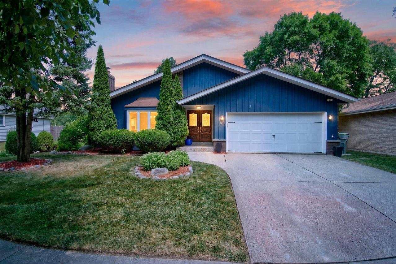 9808 W Tripoli Ave, Milwaukee, WI 53228