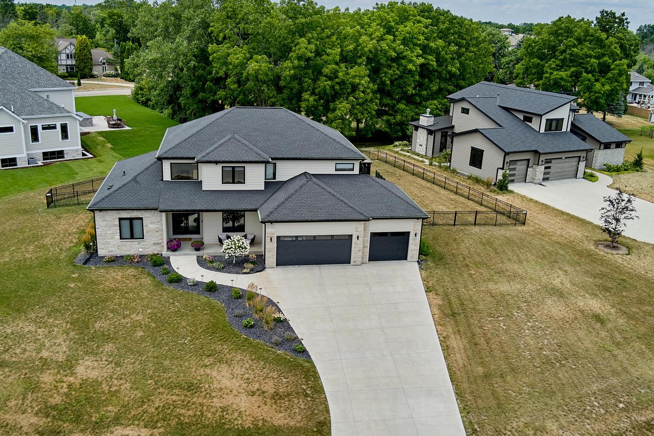 13680 W Upland Ridge, New Berlin, WI 53151