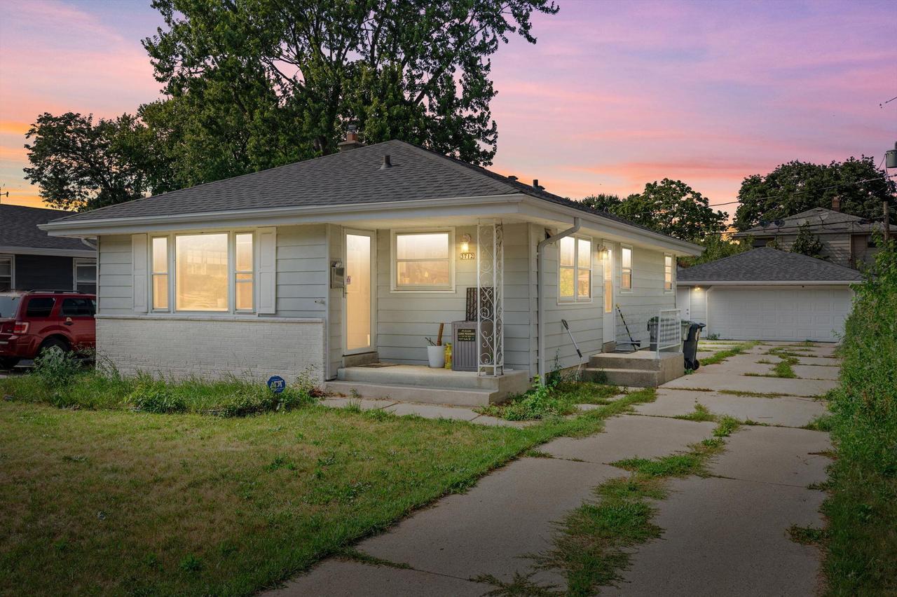 3712 W Kiley Ave, Milwaukee, WI 53209