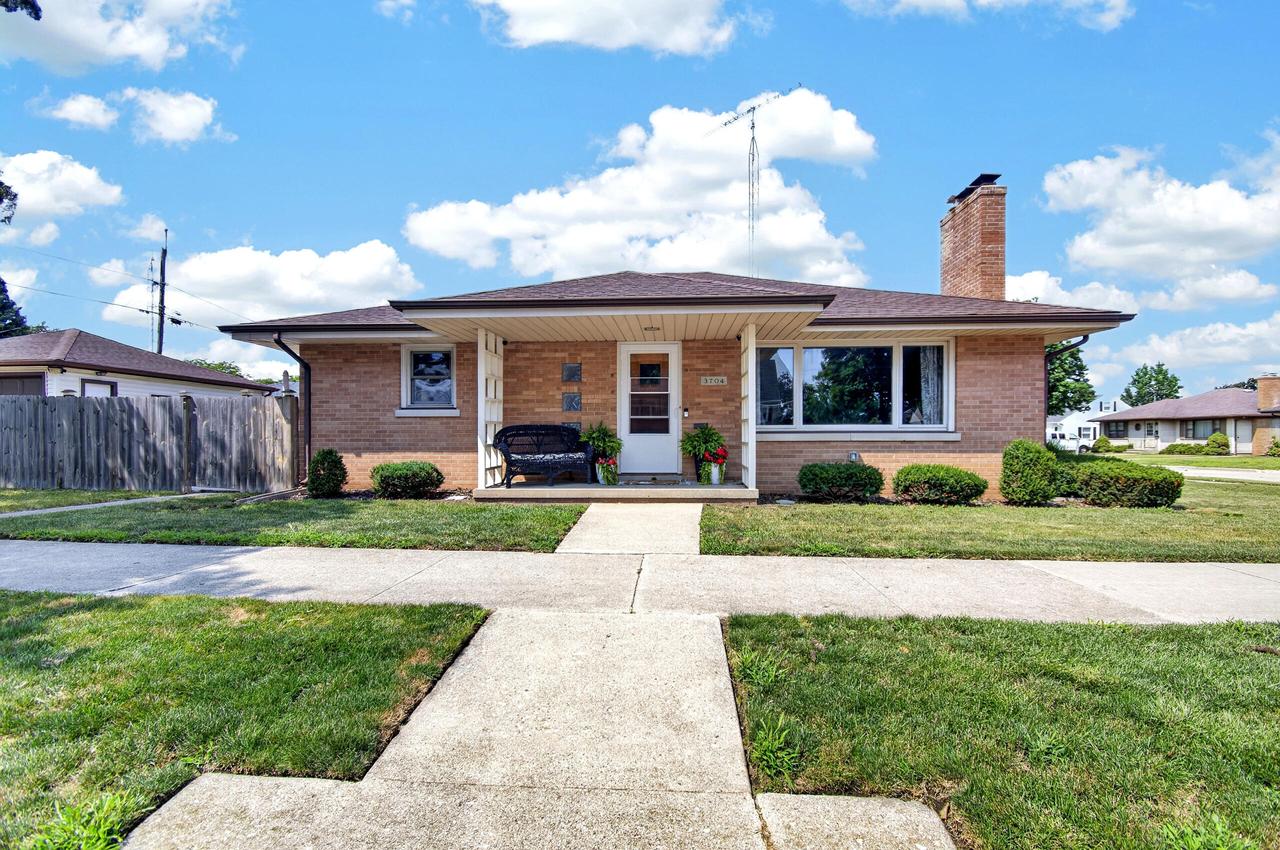 3704 77th St, Kenosha, WI 53142