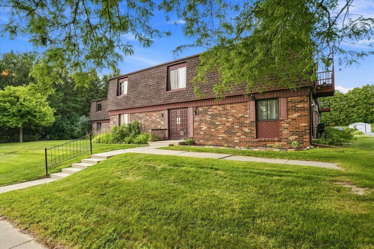 1406 Creek Rd #7, West Bend, WI 53090