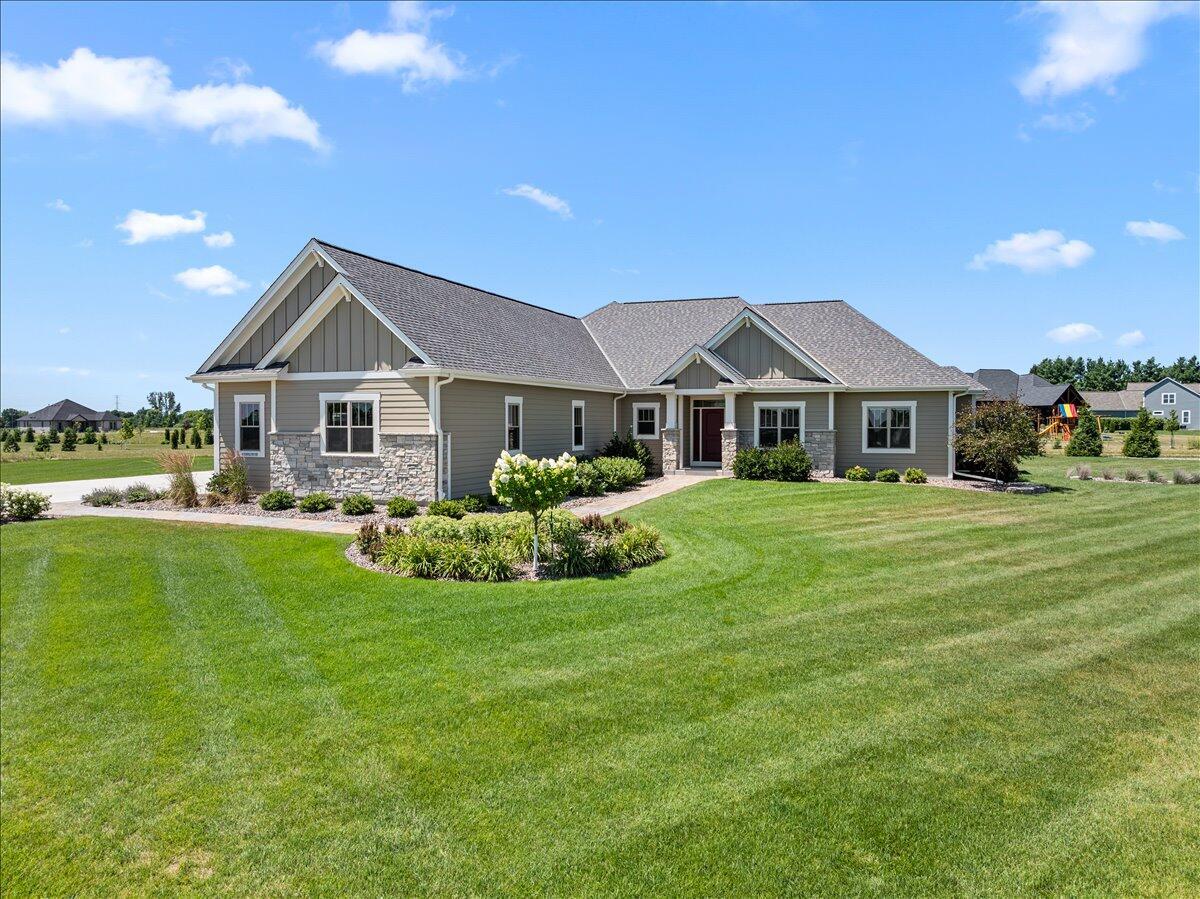 N83W27815 Cress-brook Ct, Lisbon, WI 53029