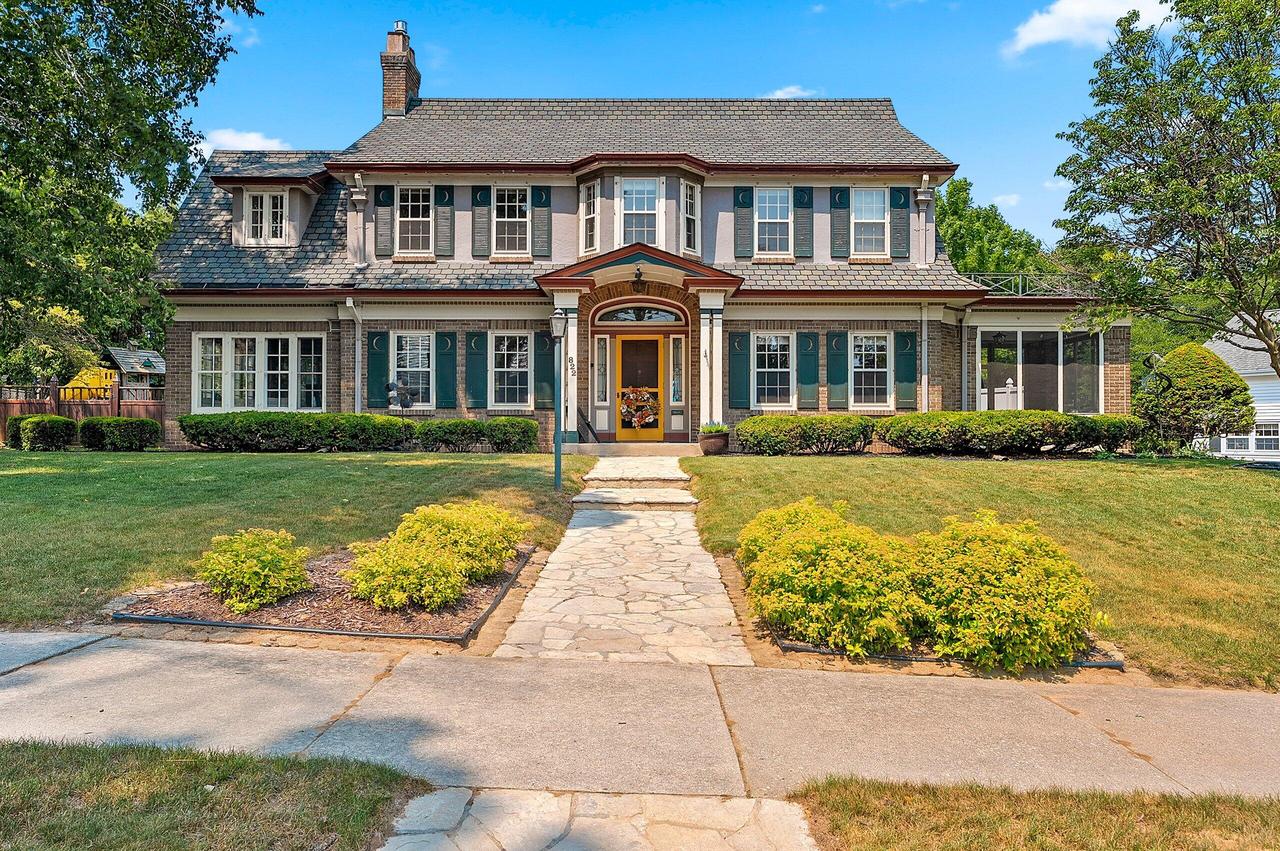 822 Hawthorne Ter, Manitowoc, WI 54220