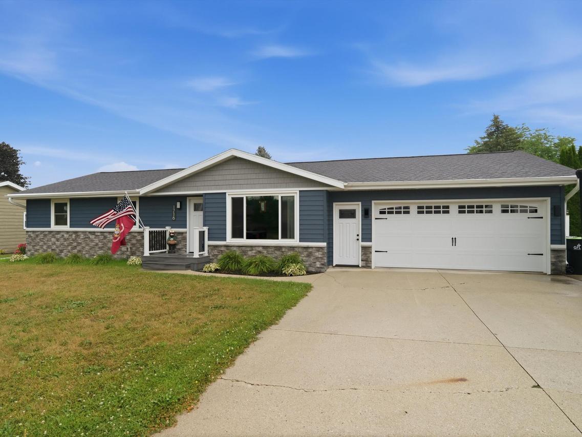 1716 Eisenhower St, New Holstein, WI 53061