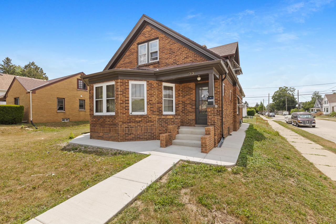 1313 Marquette Ave, South Milwaukee, WI 53172