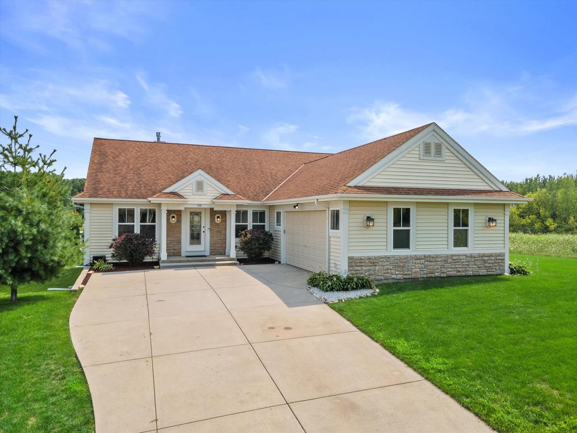 706 Sierra St, Hartford, WI 53027