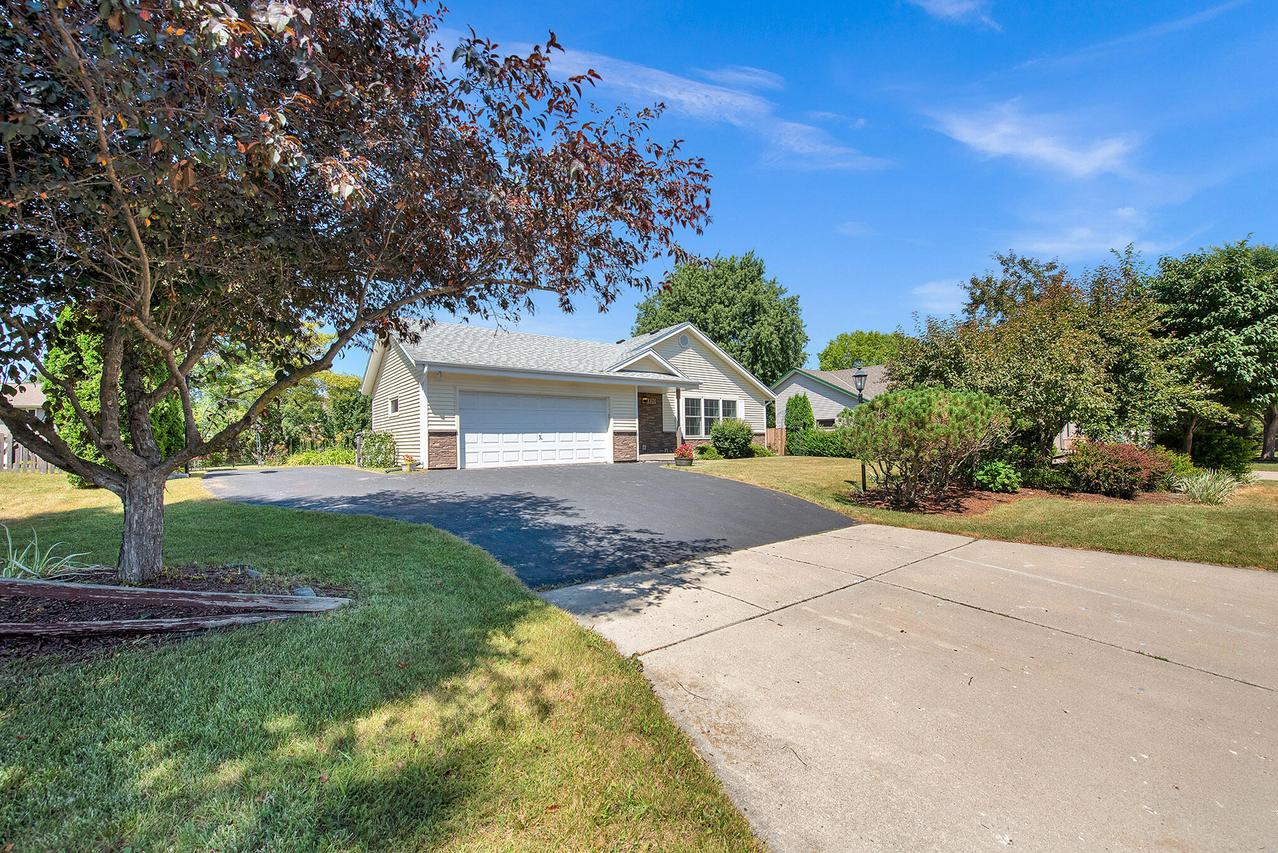 8820 W Travis Ln, Franklin, WI 53132