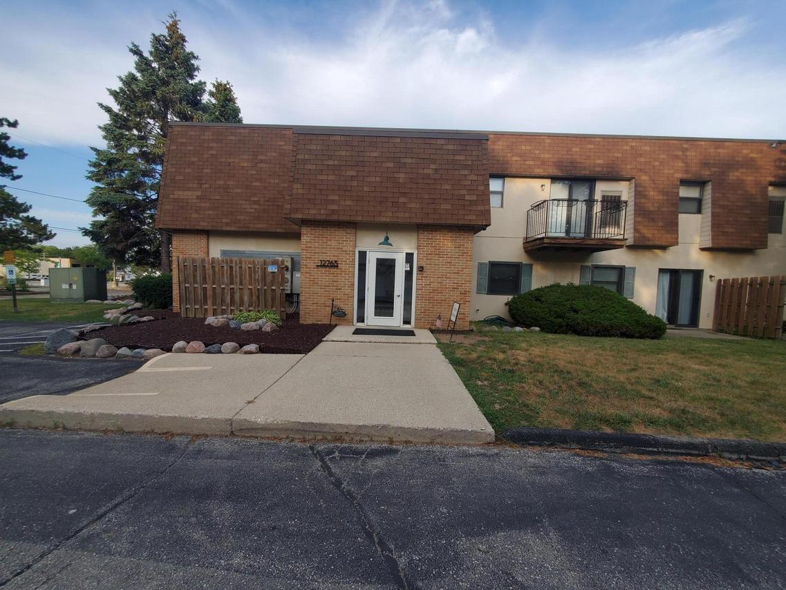 12765 W Hampton Ave #214, Butler, WI 53007