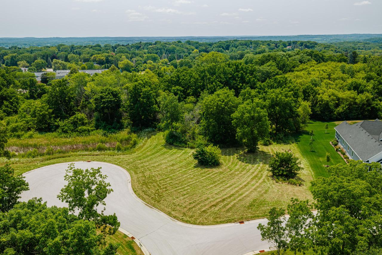 Lt22 Legend Clubs Ct, Waukesha, WI 53189