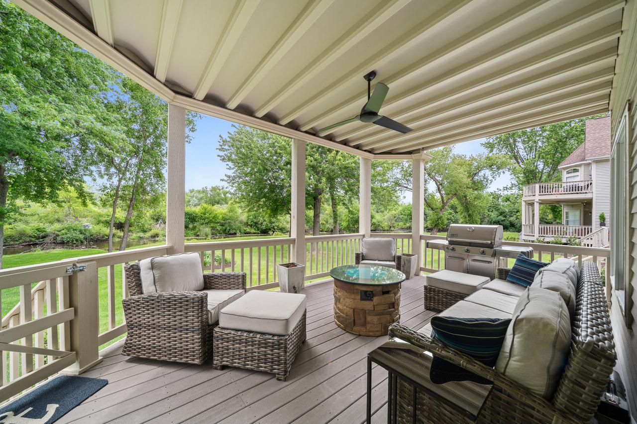 401 Abbey Ridge, Fontana, WI 53125