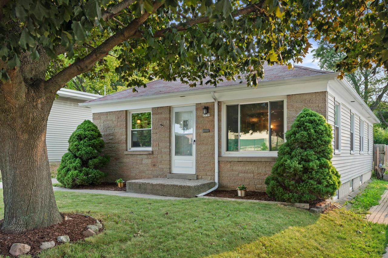 1735 S 92nd St, West Allis, WI 53214