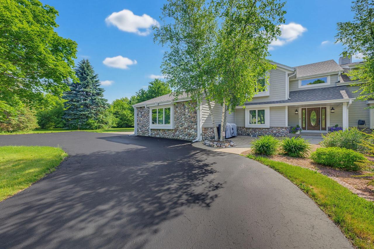 W220N11412 Amy Belle Rd, Germantown, WI 53022