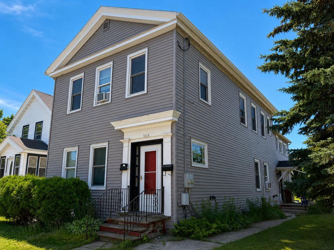 1413 Clark St, Manitowoc, WI 54220