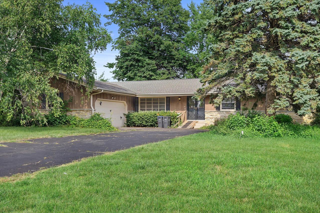 3023 Southwood Dr, Mount Pleasant, WI 53406