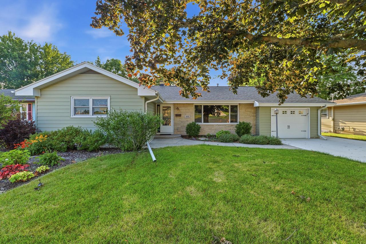 466 N Henninger St, Mayville, WI 53050