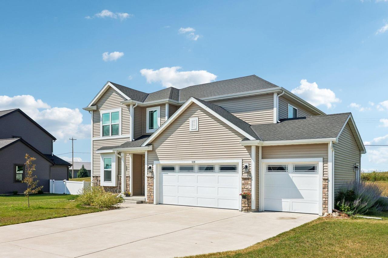676 Lambert Dr, Slinger, WI 53086