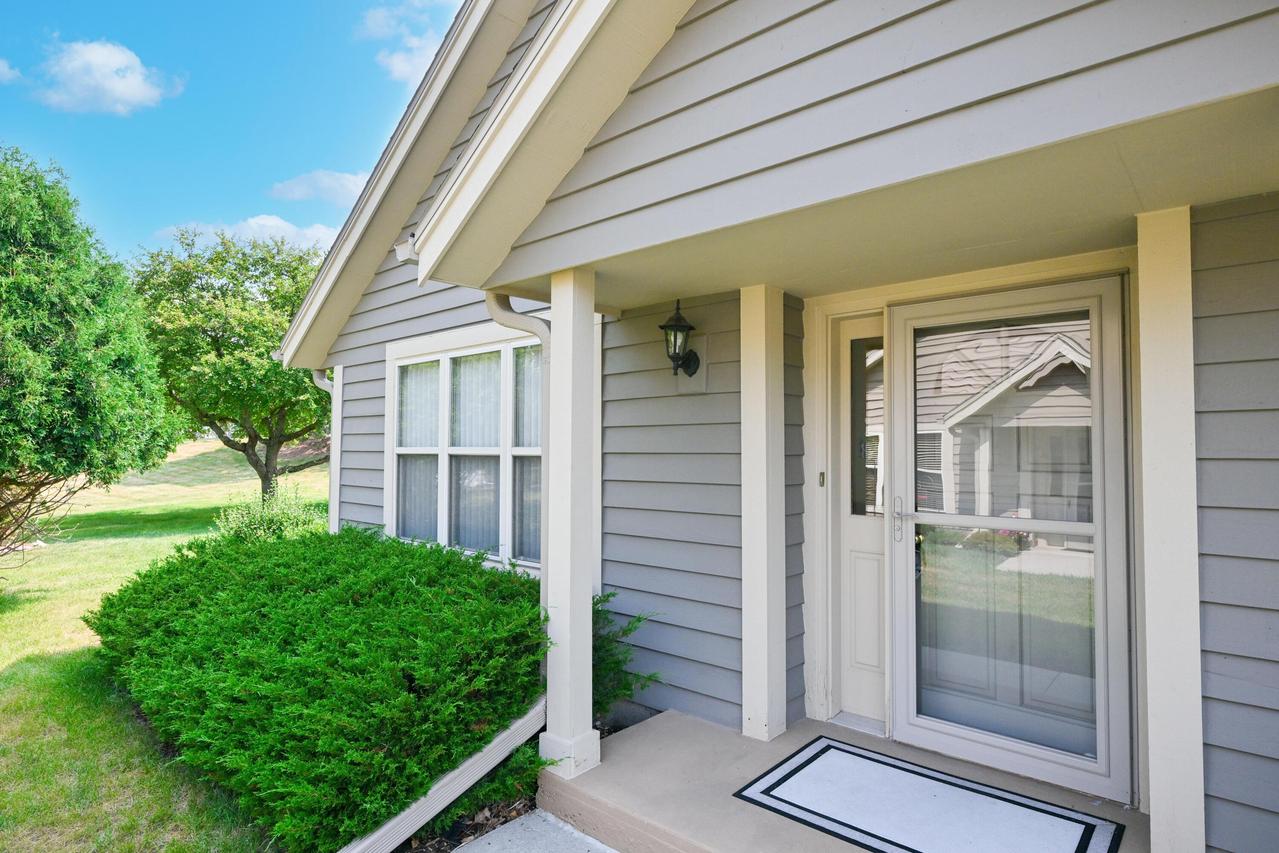 N24W24000 Brandon Oaks Dr #A, Pewaukee, WI 53072